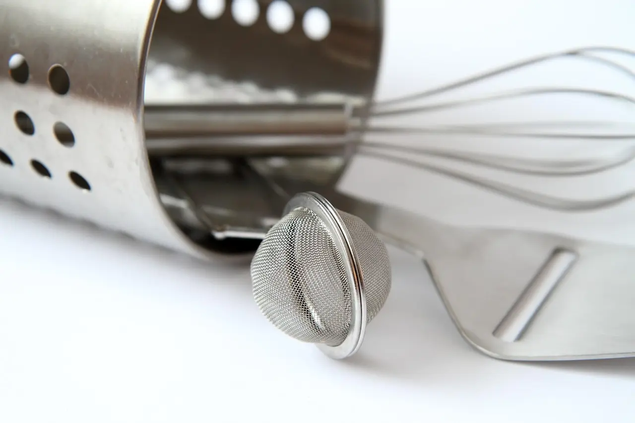 Hvordan rengører jeg min osteskærer?